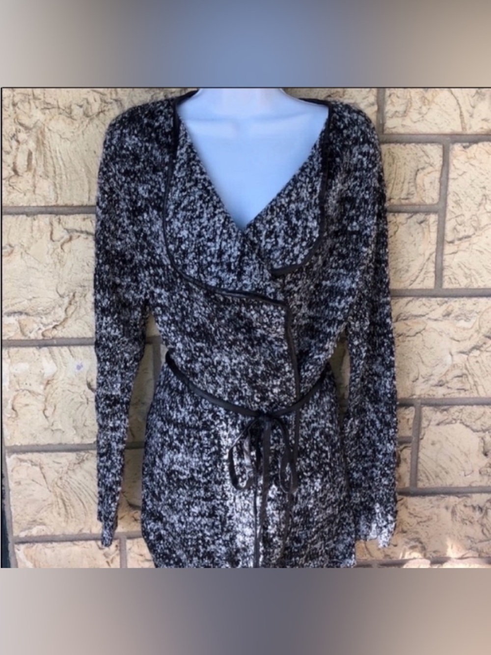 hem & thread wrap cardigan vegan leather trim tweed
Size Large
New NWOT